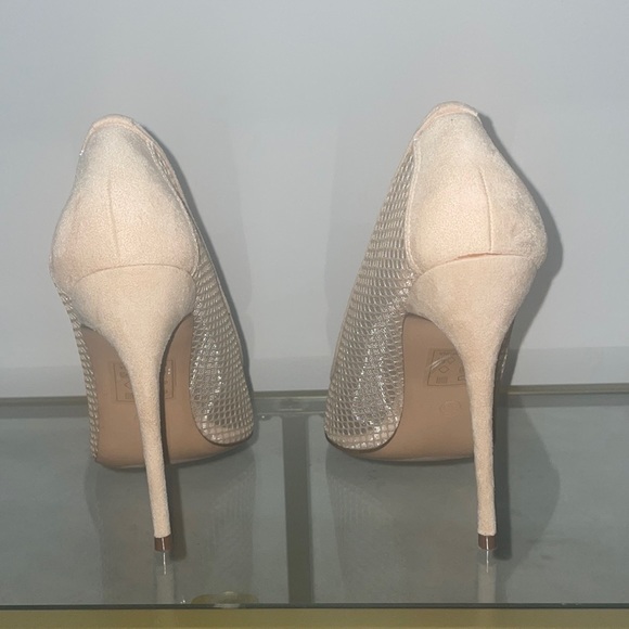 Fishnet Pumps - Picture 3 of 9